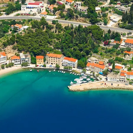 Jolara With Heated Pool Apartment