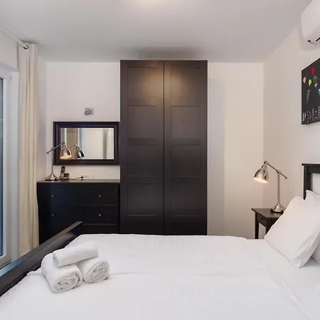 Jolara With Heated Pool Apartment Mimice
