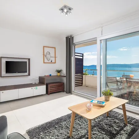 Jolara With Heated Pool Apartment *